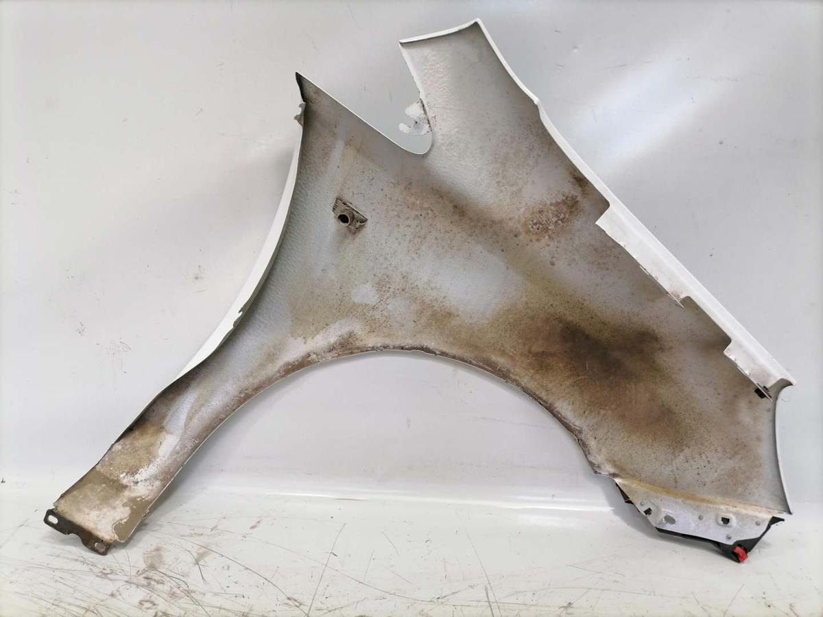 Opel Corsa D original Kotfl&uuml;gel links Z474 Casablancawei&szlig; BJ09